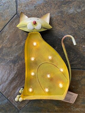 Light Up Kitty - Old Style Metal - light up plastic bulbs